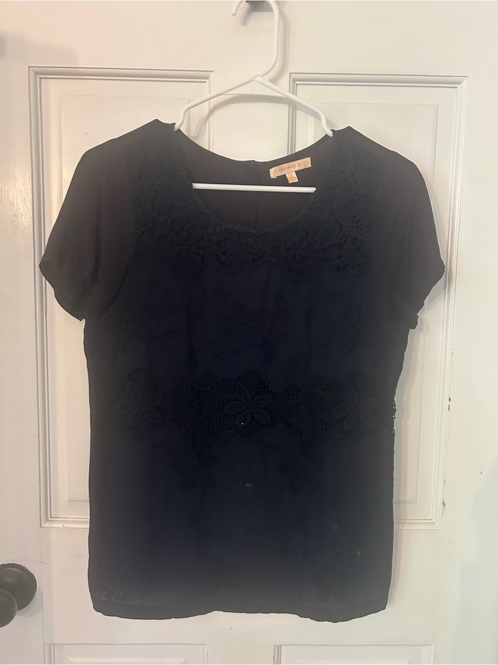 Skies Are Blue Gipton Lace-Detail Short Sleeve Top